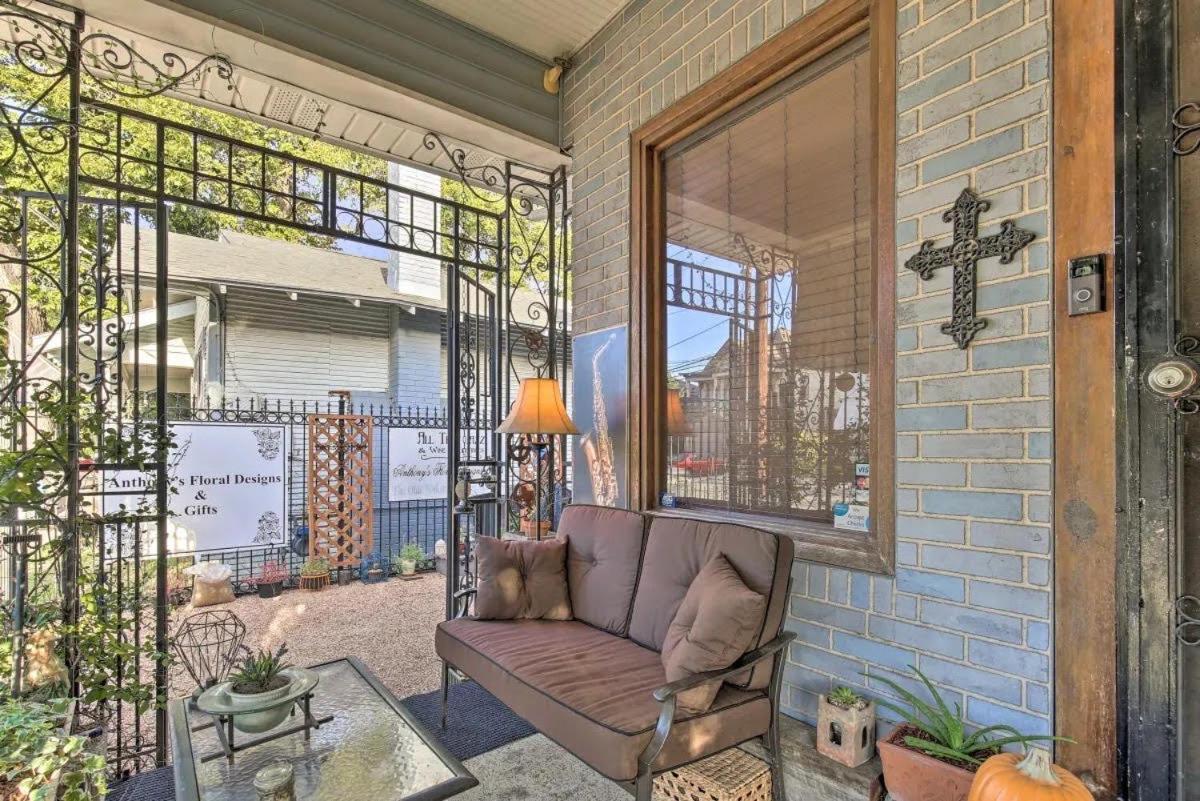 La Villa By The Riverwalk Сан Антонио Екстериор снимка